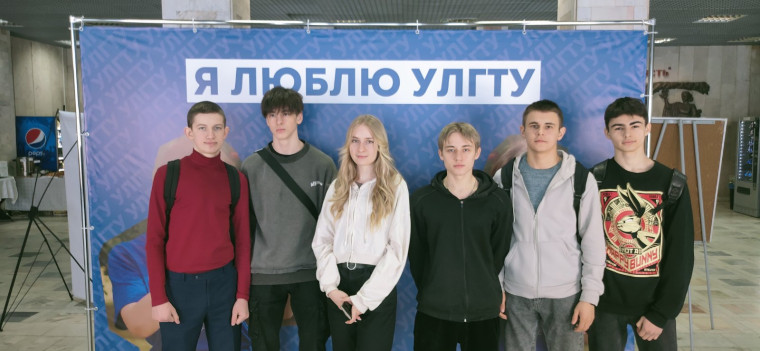 Учащиеся 10-11 классов сегодня посетили День открытых дверей в УлГТУ..